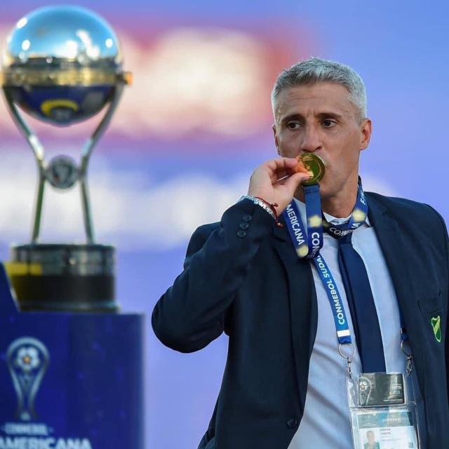 Kaiyun中国官网-率队捧南美杯 克雷斯波拿到执教生涯首个冠军！